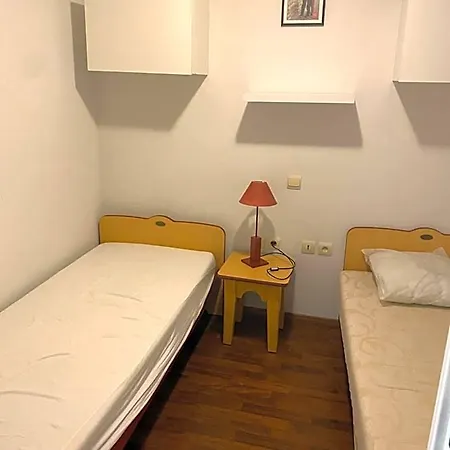 Maisonnette Avec Terrasse Village Vacances, Draps En Option Hotel *